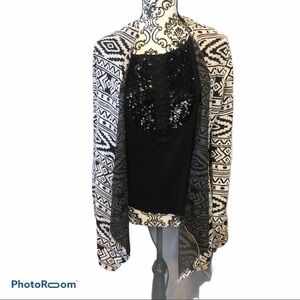 AMERICAN Eagle black & white Aztec pattern cardigan